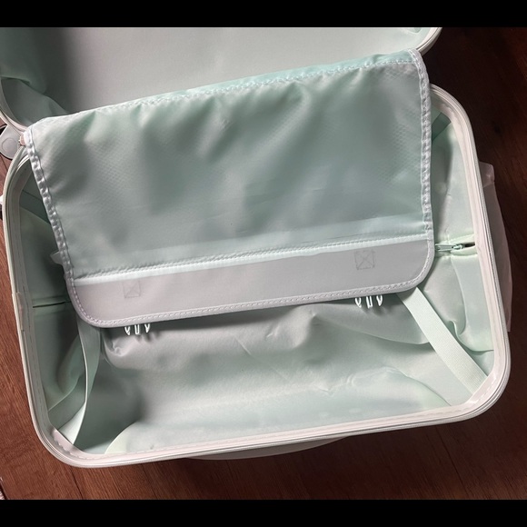 CINNAMOROLL-VERY RARE Medium Hard Side Suitcase - Picture 8 of 15